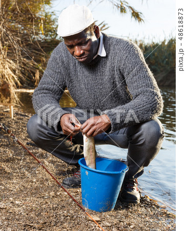 男 大人っぽい 熟した 漁師の写真素材 - PIXTA
