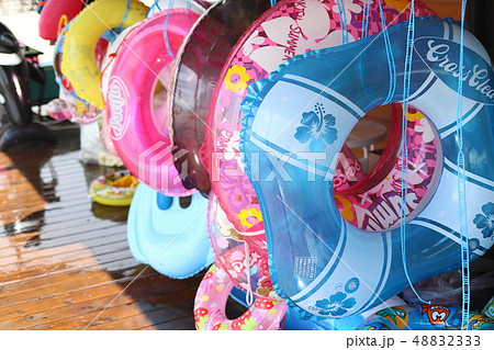 レンタル浮き輪 真夏の写真素材