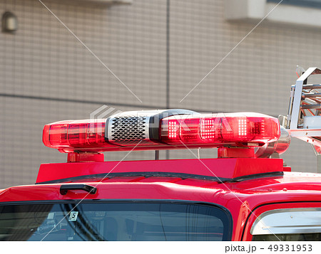 緊急車両 回転灯 救急車 赤色灯の写真素材