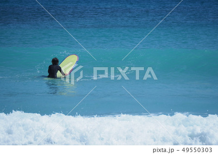 サーフィン 海 波 小笠原の写真素材