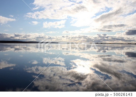 鏡面反射 湖 自然 北極の写真素材