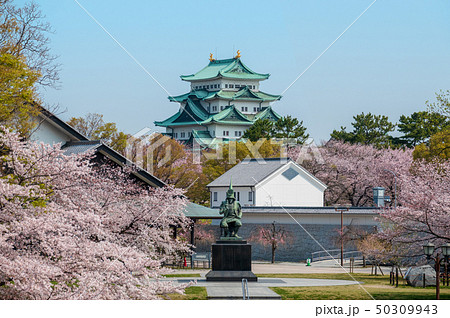 名城公園 銅像 晴れ 名古屋の写真素材