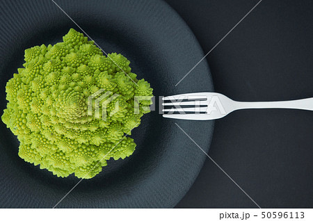 カリフラワー ロマネスコ 食物 黒いの写真素材