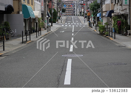 信号機のない交差点の写真素材