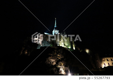 モンサンミッシェルの夜景の写真素材