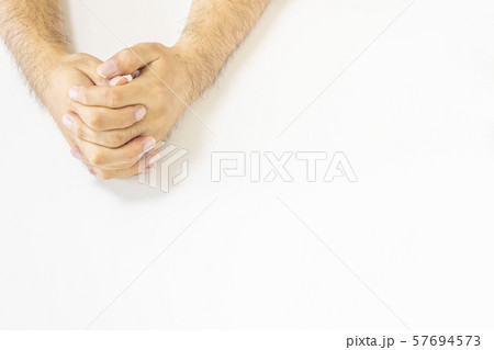 祈る 両手 組む 手の写真素材