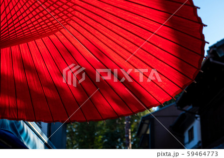 番傘 和傘 透過 和の写真素材