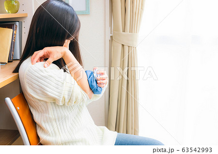 痣 腕 打ち身 打撲の写真素材