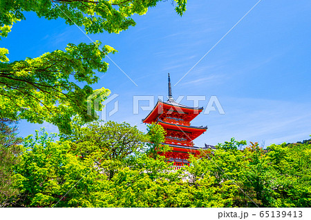 清水寺 寺院 春 三重塔の写真素材