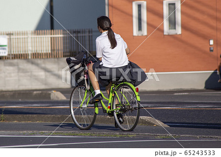 女子高生　自転車通学風景 