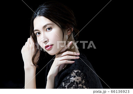 首筋 女性 首の写真素材