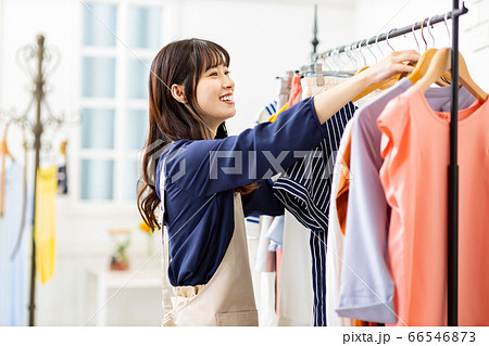 店員 かわいいの写真素材 店員 かわいいの写真素材