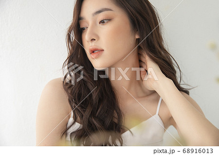 おとなしい 女性の写真素材