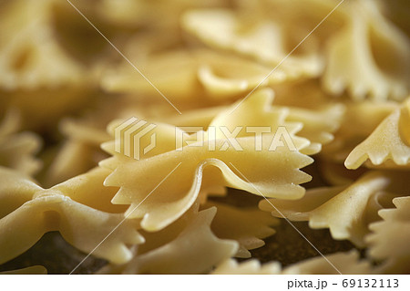 リボン型マカロニ リボンの写真素材