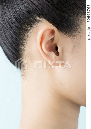 人物 女性 耳 耳たぶの写真素材