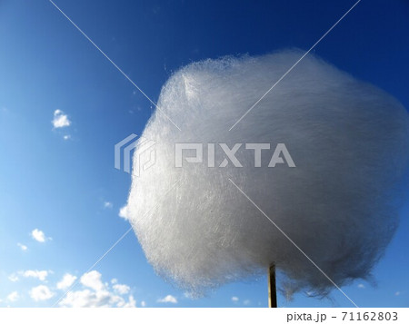 青空 雲 綿菓子 わたがし雲の写真素材 - PIXTA