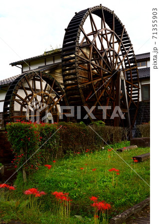 大きな水車の写真素材
