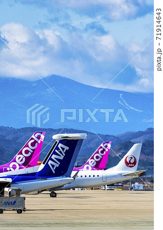 空港 地方空港 見送り 旅行の写真素材