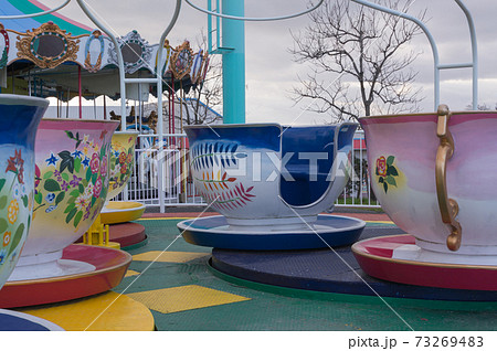 コーヒーカップ 遊具 遊園地 レジャー施設の写真素材