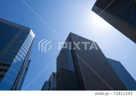 光が差し込んだオフィスビル,青,ブルー