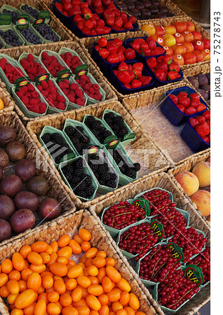 果物屋 ヨーロッパ 海外 市場の写真素材