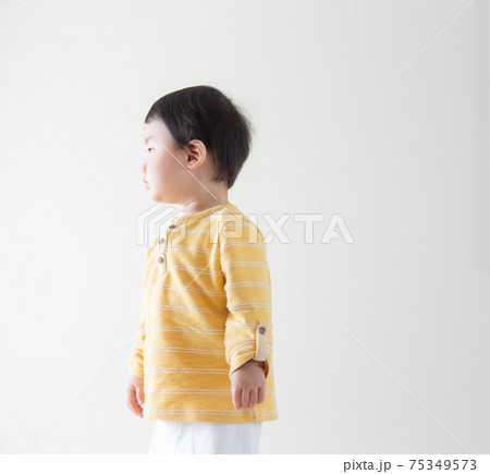 横顔 子供の写真素材