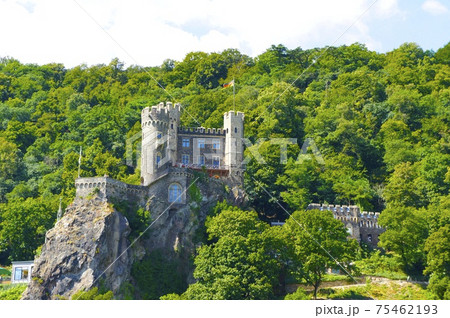 ラインシュタイン城の写真素材 ラインシュタイン城の写真素材