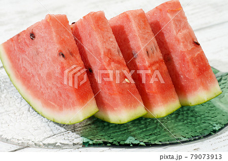 スイカ 赤色 断面 切り口の写真素材