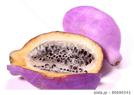 あけび 断面 アケビ 果物の写真素材