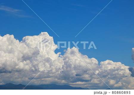 入道雲 青空 空 キノコ雲の写真素材