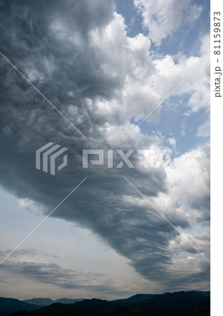 禍々しい 雲の写真素材