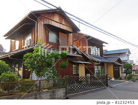 植木 玄関 和風建築 和風の写真素材