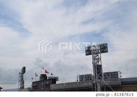スコアボード 野球場 甲子園 阪神甲子園球場の写真素材