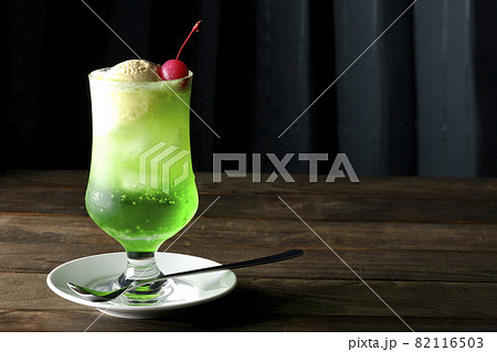 McDonald's 中サイズ ソフトドリンク 緑色 ドリンク | マクドナルド公式