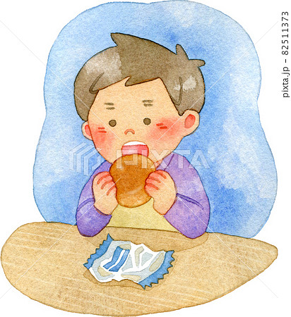 一人でさみしく菓子パンを食べる男の子