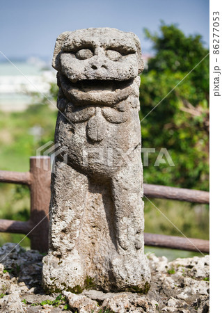 かっこいいシーサーの写真素材