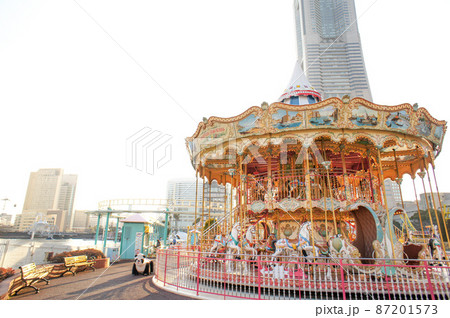 遊園地 乗り物 パンダ パンダの乗り物の写真素材