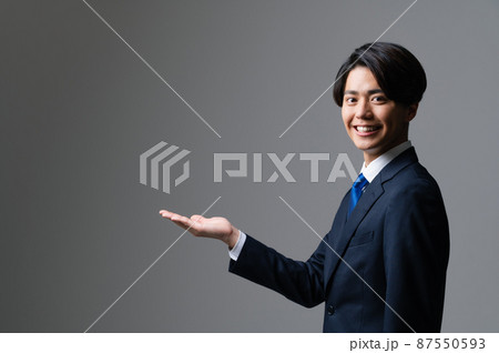 紹介ポーズの写真素材