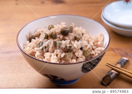 グリーンピース 野菜 豆 紫色 紫エンドウ グリンピースの写真素材