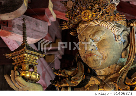 東大寺 大仏殿 多聞天 奈良の写真素材