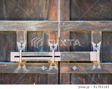 門 扉 木造 和風建築の写真素材 - PIXTA 門 扉 木造 和風建築の写真素材 - PIXTA