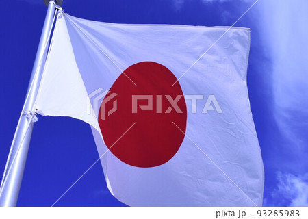 風になびく旗の写真素材