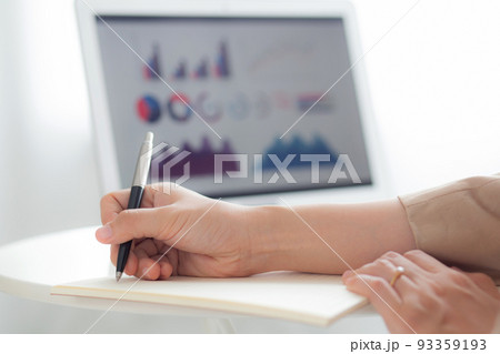 Muscle Groups Female Body Colored Chart - Stock Illustration [34829089] -  PIXTA