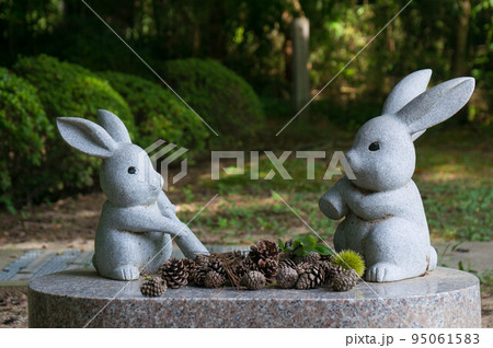 うさぎ 銅像の写真素材 - PIXTA