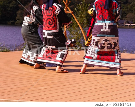 アイヌ文化ウポポイの踊り
