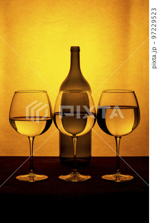 Stemless wine glass with red wine. No stem wine - Stock Illustration  [90282562] - PIXTA