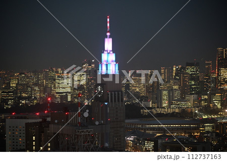 新宿 高層ビル 夜景 人気 時計塔