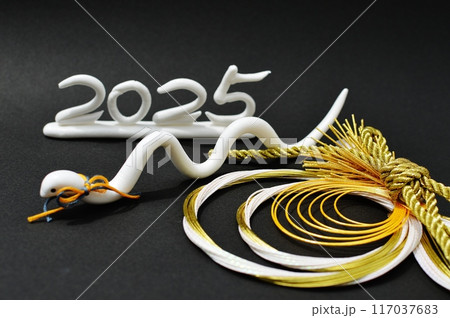 金ヘビ 紙粘土の写真素材 - PIXTA