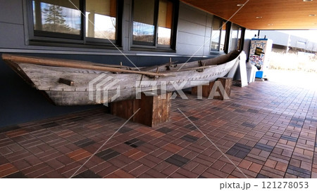 ポロト湖畔に誕生した素晴らしいウポポイ