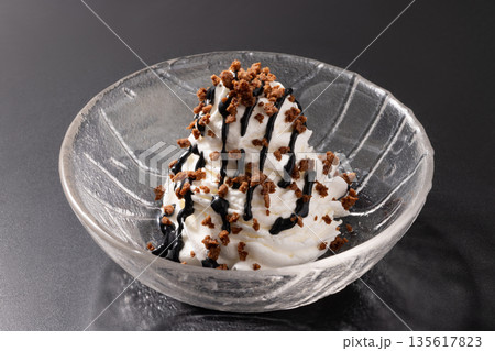 チョコソース 皿の写真素材 - PIXTA